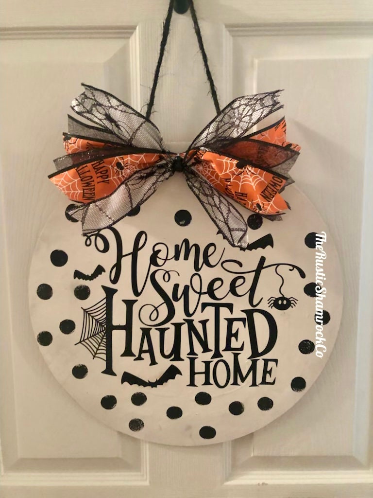 Halloween Door Hanger, Home Sweet Haunted Home Sign, Bat Front Door Decor, Halloween Wreath, Porch Decor, Halloween Sign, Spooky sign